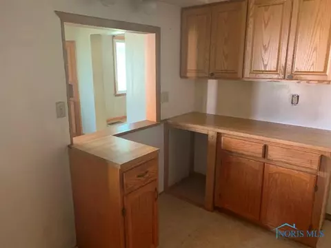 124 E Maple St, Deshler, OH 43516 photo 7