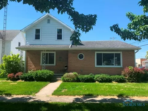 124 E Maple St, Deshler, OH 43516 photo 1