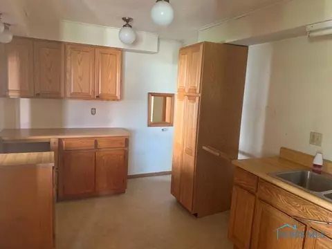 124 E Maple St, Deshler, OH 43516 photo 6