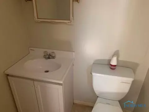 124 E Maple St, Deshler, OH 43516 photo 20
