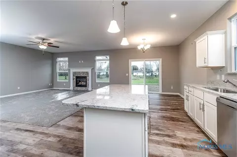 6555 Wesley Dr, Walbridge, OH 43465 photo 9