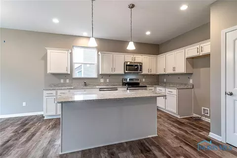 6555 Wesley Dr, Walbridge, OH 43465 photo 5