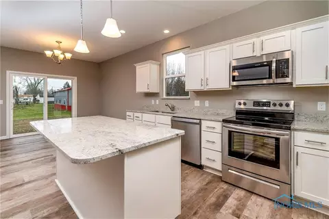 6555 Wesley Dr, Walbridge, OH 43465 photo 8