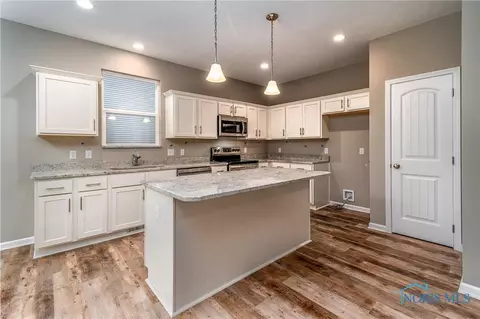6555 Wesley Dr, Walbridge, OH 43465 photo 7