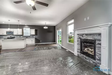 6561 Alexander Dr, Walbridge, OH 43465 photo 5