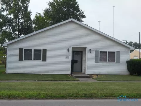 621 W Wayne St, Paulding, OH 45879 photo 2