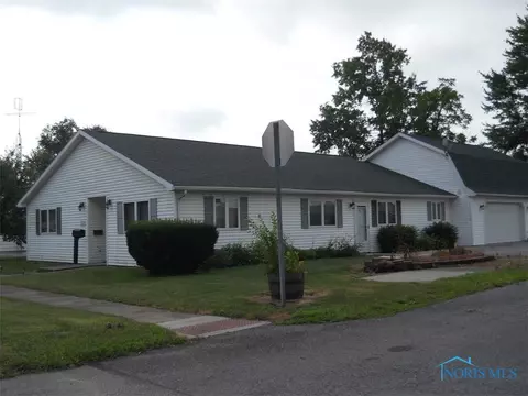 621 W Wayne St, Paulding, OH 45879 photo 1