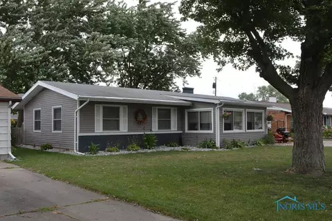 207 Warner St, Walbridge, OH 43465 photo 2
