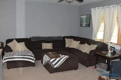 207 Warner St, Walbridge, OH 43465 photo 8
