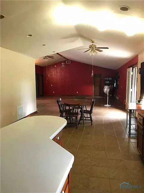 420 E Holmes St, Deshler, OH 43516 photo 5