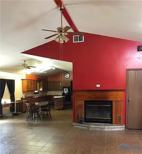 420 E Holmes St, Deshler, OH 43516 photo 2
