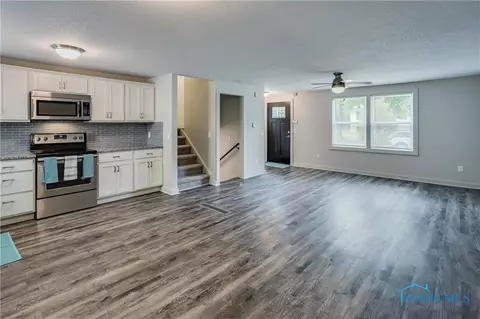 320 Heathshire Dr, Toledo, OH 43607 photo 7
