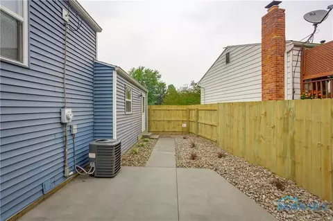 320 Heathshire Dr, Toledo, OH 43607 photo 27