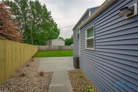 320 Heathshire Dr, Toledo, OH 43607 photo 28