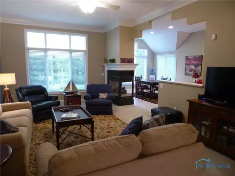 3853 Deer Valley Ln, Maumee, OH 43537 photo 6