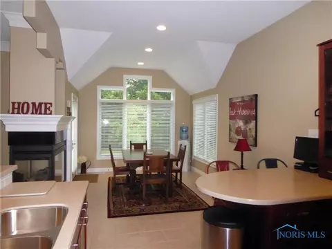 3853 Deer Valley Ln, Maumee, OH 43537 photo 10