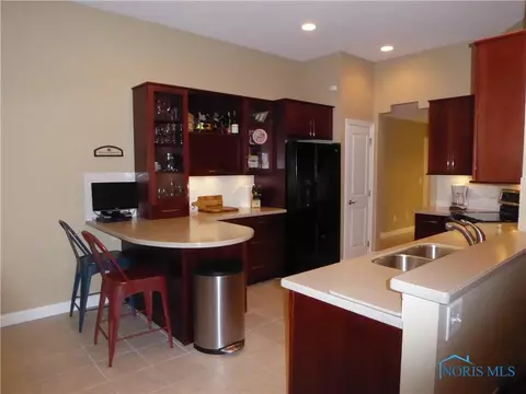 3853 Deer Valley Ln, Maumee, OH 43537 photo 9