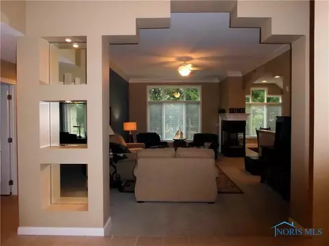 3853 Deer Valley Ln, Maumee, OH 43537 photo 5