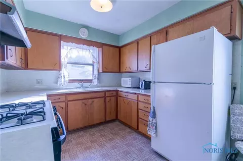 412 E John St, Maumee, OH 43537 photo 8