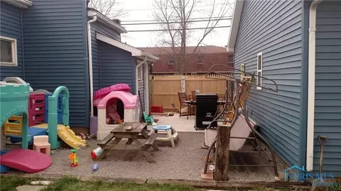 303 S Cherry St, Bryan, OH 43506 photo 3