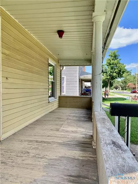 322 S Cherry St, Bryan, OH 43506 photo 4