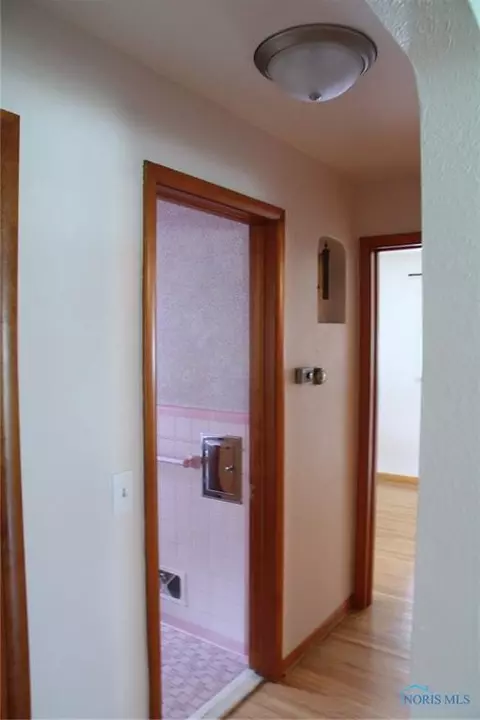 2313 Westmonte Rd, Toledo, OH 43607 photo 8