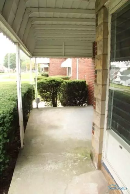 2313 Westmonte Rd, Toledo, OH 43607 photo 3