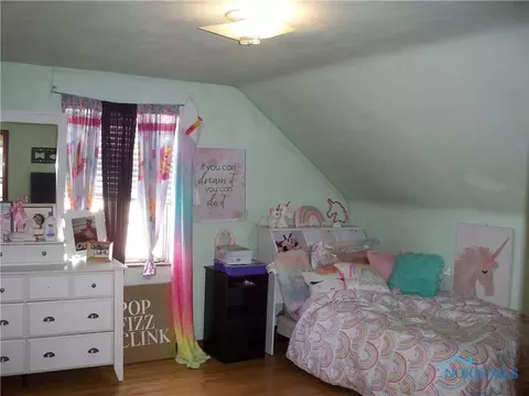 2266 Hinde Rd, Toledo, OH 43607 photo 6