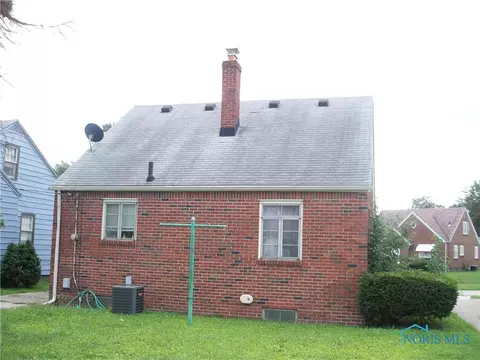 2266 Hinde Rd, Toledo, OH 43607 photo 12