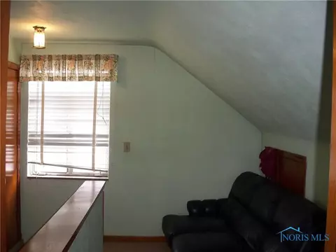 2266 Hinde Rd, Toledo, OH 43607 photo 7