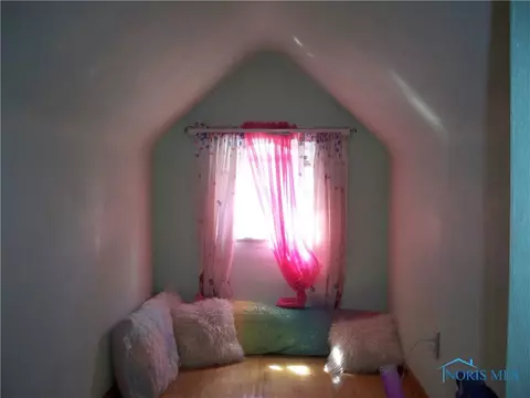 2266 Hinde Rd, Toledo, OH 43607 photo 8