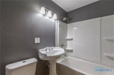 507 Continental Blvd, Toledo, OH 43607 photo 13