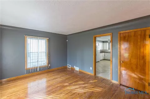 507 Continental Blvd, Toledo, OH 43607 photo 3