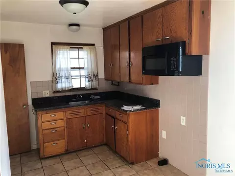 613 Falcon Rd, Toledo, OH 43607 photo 3