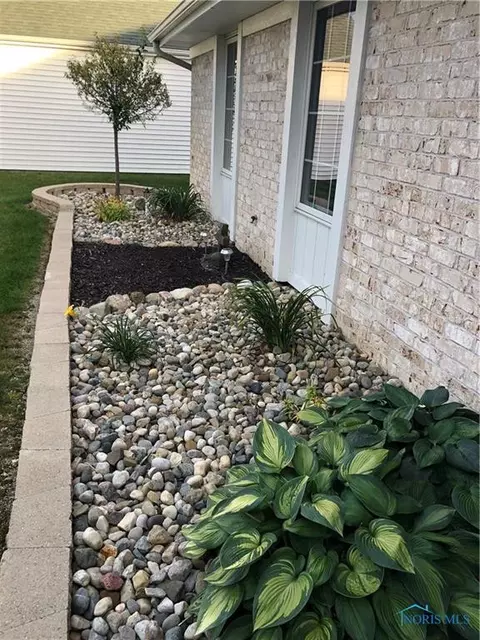 161 Amy Dr, Bryan, OH 43506 photo 2