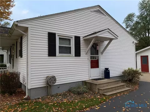 621 N Adrian St, Lyons, OH 43533 photo 4