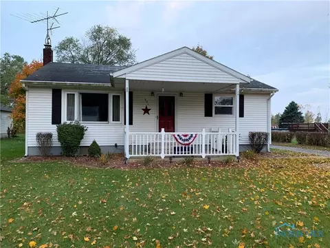 621 N Adrian St, Lyons, OH 43533 photo 3