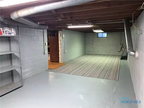 621 N Adrian St, Lyons, OH 43533 photo 6