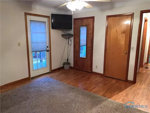 621 N Adrian St, Lyons, OH 43533 photo 5