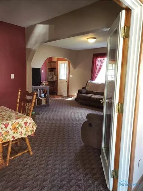 303 S Walnut St, Bryan, OH 43506 photo 4