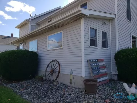 303 S Walnut St, Bryan, OH 43506 photo 2