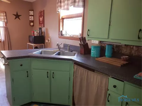303 S Walnut St, Bryan, OH 43506 photo 10