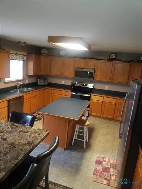 5676 Bermuda Dr, Walbridge, OH 43465 photo 6