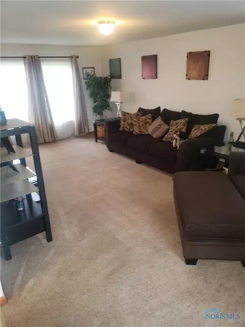 5676 Bermuda Dr, Walbridge, OH 43465 photo 8