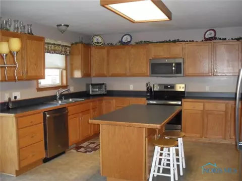 5676 Bermuda Dr, Walbridge, OH 43465 photo 5