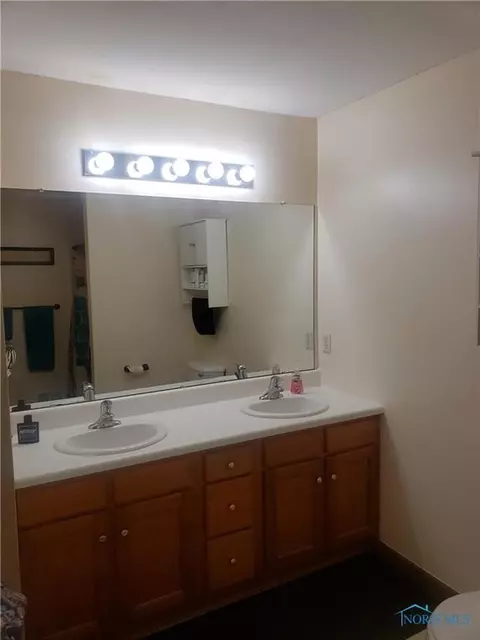 5676 Bermuda Dr, Walbridge, OH 43465 photo 13