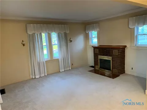 326 E Maple St, Deshler, OH 43516 photo 9