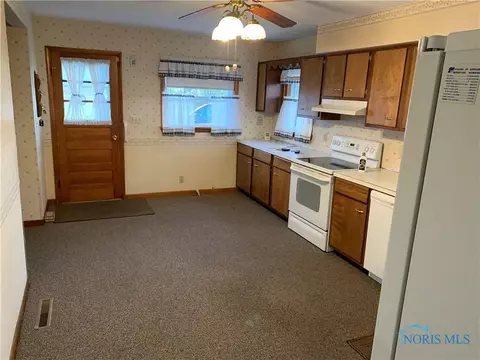 326 E Maple St, Deshler, OH 43516 photo 6