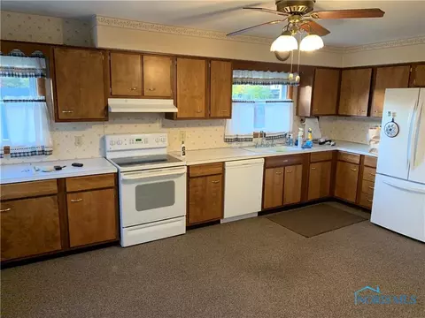 326 E Maple St, Deshler, OH 43516 photo 5