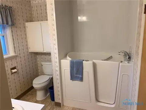 326 E Maple St, Deshler, OH 43516 photo 11